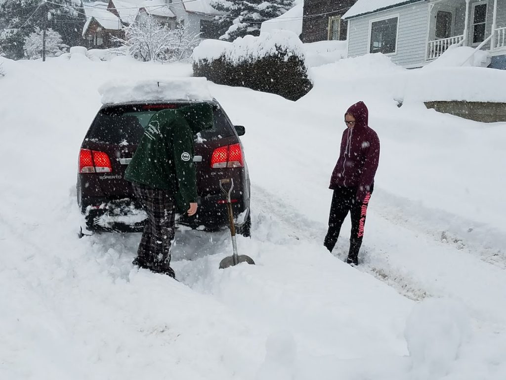 Roslyn WA SUV stuck in snow